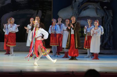 Dnipropetrovsk, Ukrayna - 8 Ocak 2016: Dnepropetrovsk Opera ve bale Tiyatrosu Balesi tarafından gerçekleştirilen Noel bale önceki gece.