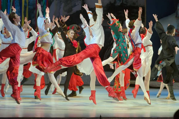 Dnjepropetrovsk, Oekraïne - 8 januari 2016: Nacht vóór Kerstmis ballet uitgevoerd door Dnepropetrovsk Opera en Ballet Theater ballet. — Stockfoto