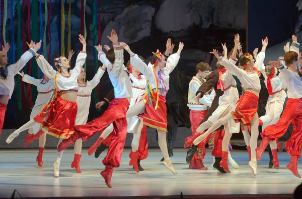 DNiPROPETROVSK, UCRAINA - 8 GENNAIO 2016: Notte prima del balletto natalizio eseguito dal balletto Dnepropetrovsk Opera and Ballet Theatre . — Foto Stock