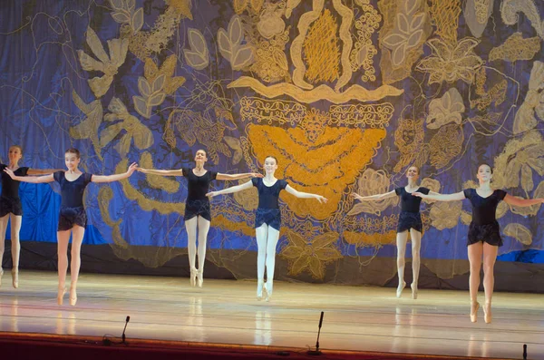 Montrer le ballet de l'histoire — Photo