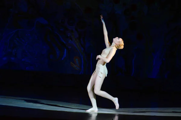 Show Ballet pearls