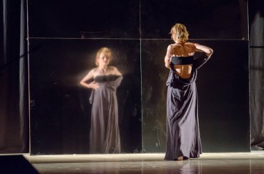 Koreografik performans ayna