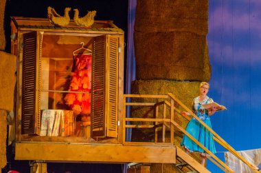 Komik opera Love içki