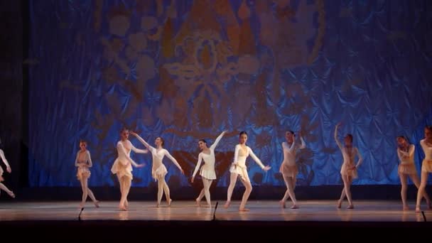 Ce conte de ballet éternel . — Video