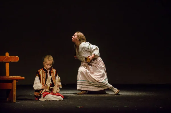Dramatik performansları tatlı Darusia — Stok fotoğraf