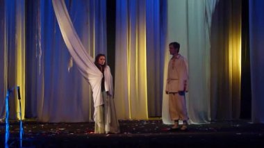 Dramatik performansları orman şarkısı