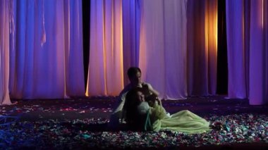 Dramatik performansları orman şarkısı