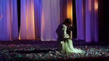 Dramatik performansları orman şarkısı