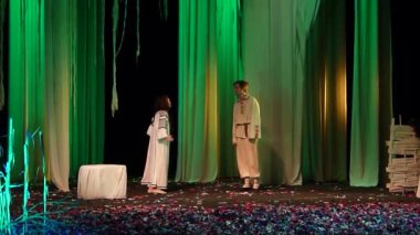 Dramatik performansları orman şarkısı