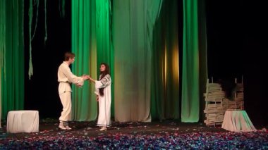 Dramatik performansları orman şarkısı