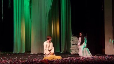 Dramatik performansları orman şarkısı