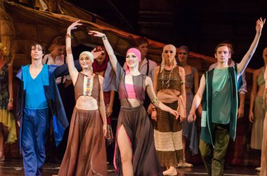 Modern bale Carmen ve Jose