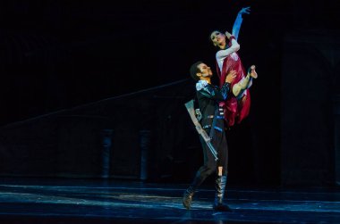 Modern bale Carmen ve Jose