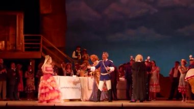 Komik opera Love içki