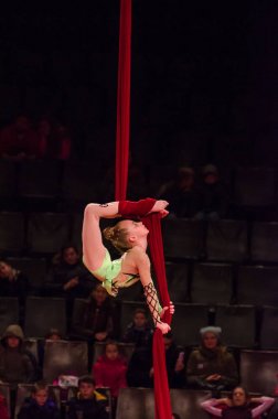 Sirk gösterisi parlak arena