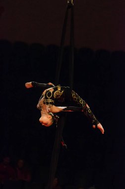 Sirk gösterisi parlak arena