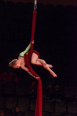 Sirk gösterisi parlak arena