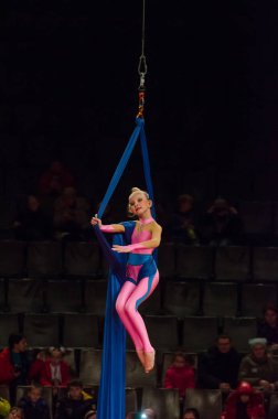 Sirk gösterisi parlak arena