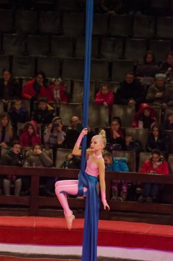 Sirk gösterisi parlak arena