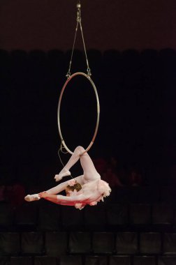 Sirk gösterisi parlak arena