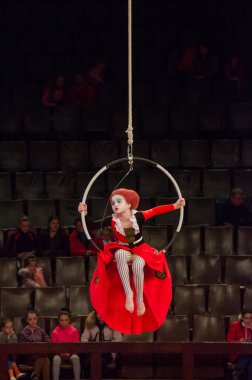 Sirk gösterisi parlak arena