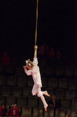 Sirk gösterisi parlak arena