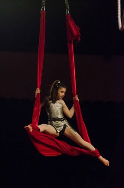 Sirk gösterisi parlak arena