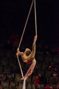 Sirk gösterisi parlak arena