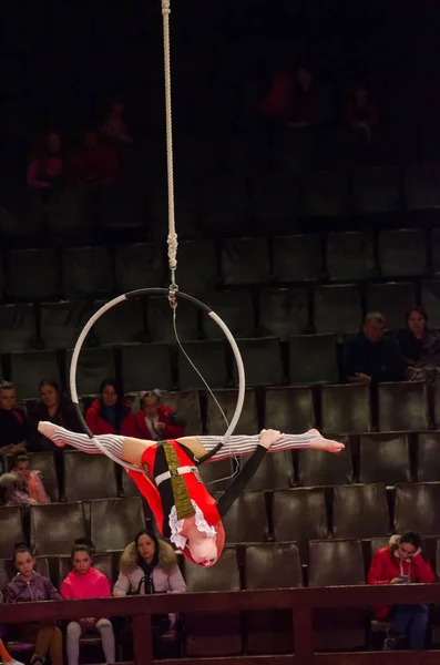 Circo mostrar uma arena brilhante — Fotografia de Stock