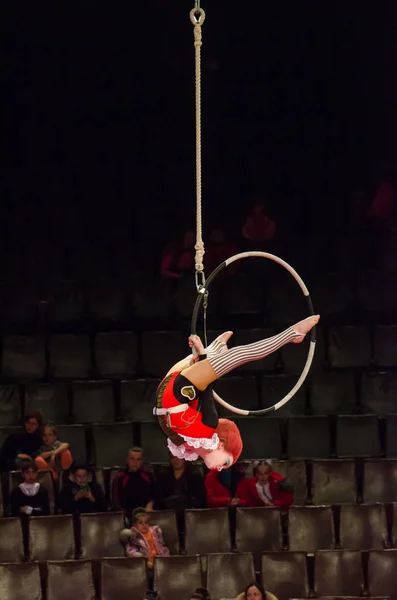 Circo mostrar uma arena brilhante — Fotografia de Stock