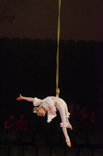 Цирк покажет яркую арену — стоковое фото