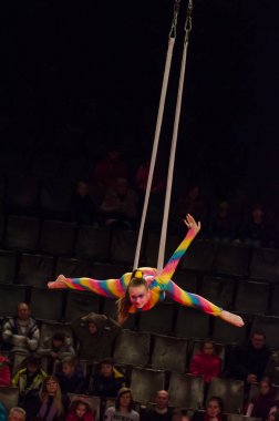 Sirk gösterisi parlak arena