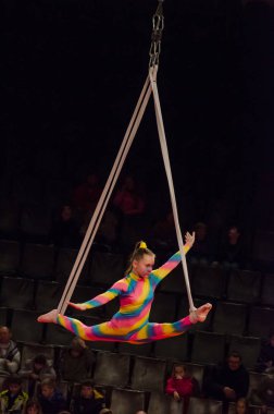 Sirk gösterisi parlak arena