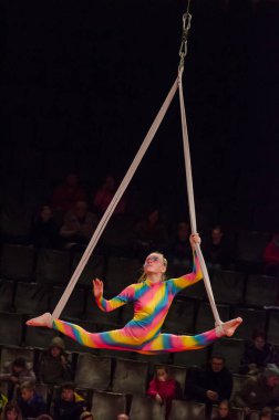 Sirk gösterisi parlak arena