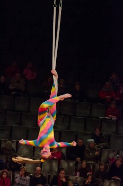 Sirk gösterisi parlak arena