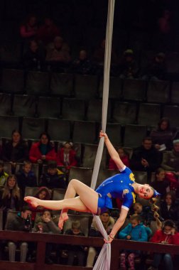 Sirk gösterisi parlak arena