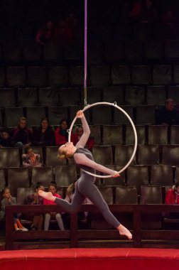 Sirk gösterisi parlak arena