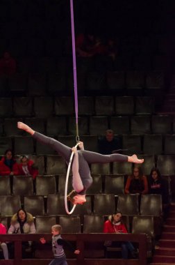 Sirk gösterisi parlak arena