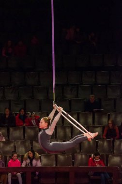 Sirk gösterisi parlak arena