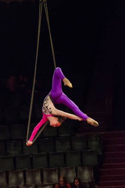 Sirk gösterisi parlak arena