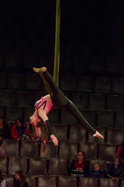 Sirk gösterisi parlak arena