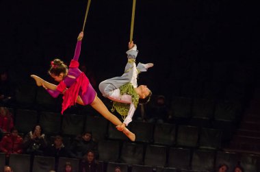 Sirk gösterisi parlak arena