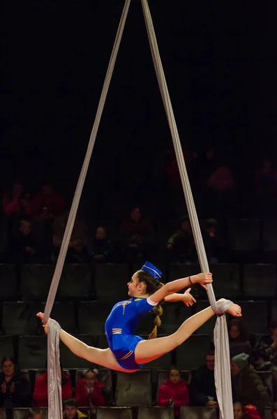 Circo mostrar uma arena brilhante — Fotografia de Stock