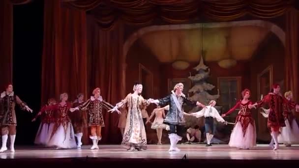 ドニプロ オペラ バレエ劇場バレエ団によって実行されるドニエプル ウクライナ 2018 くるみ割り人形バレエ — ストック動画