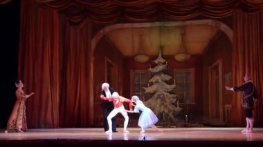 Dnipro, Ukrayna - 6 Ocak 2018: Dnipro Opera ve bale bale üyeleri tarafından gerçekleştirilen Fındıkkıran Balesi.