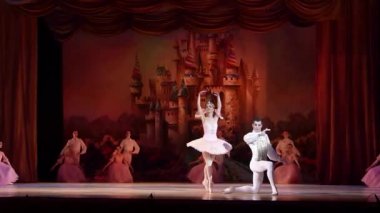 Dnipro, Ukrayna - 6 Ocak 2018: Dnipro Opera ve bale bale üyeleri tarafından gerçekleştirilen Fındıkkıran Balesi.