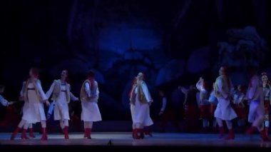 Dnipro, Ukrayna - 7 Ocak 2018: Dnepropetrovsk Opera ve bale Tiyatrosu Balesi tarafından gerçekleştirilen Noel bale önceki gece.