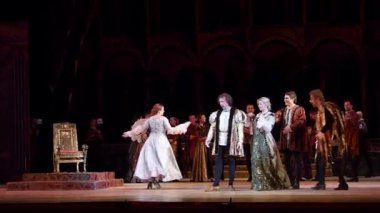 Dnipro, Ukrayna - 17 Şubat 2018: Klasik opera Rigoletto Dnipro Opera ve bale Tiyatrosu üyeleri tarafından gerçekleştirilen.