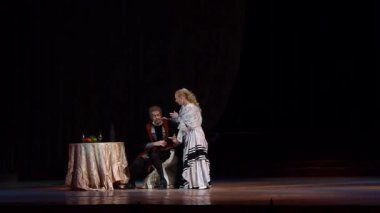 Dnipro, Ukrayna - 17 Şubat 2018: Klasik opera Rigoletto Dnipro Opera ve bale Tiyatrosu üyeleri tarafından gerçekleştirilen.