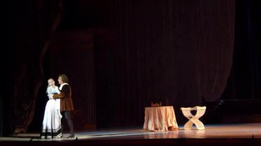 Dnipro, Ukrayna - 17 Şubat 2018: Klasik opera Rigoletto Dnipro Opera ve bale Tiyatrosu üyeleri tarafından gerçekleştirilen.
